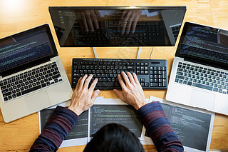 電腦辦公軟件與計(jì)算機(jī)軟件開(kāi)發(fā) 現(xiàn)代工作場(chǎng)景的雙重支柱